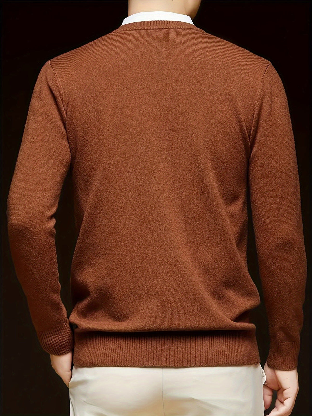 Camisola clássica de homem com decote em V - essencial aconchegante para o outono e o inverno