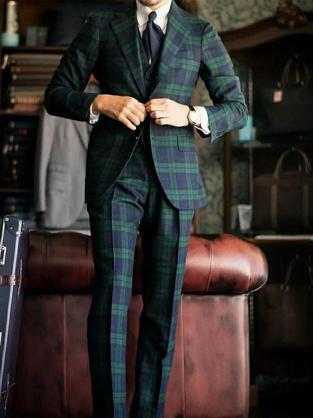 Stylový pánský jednořadý třídílný oblek se dvěma knoflíky