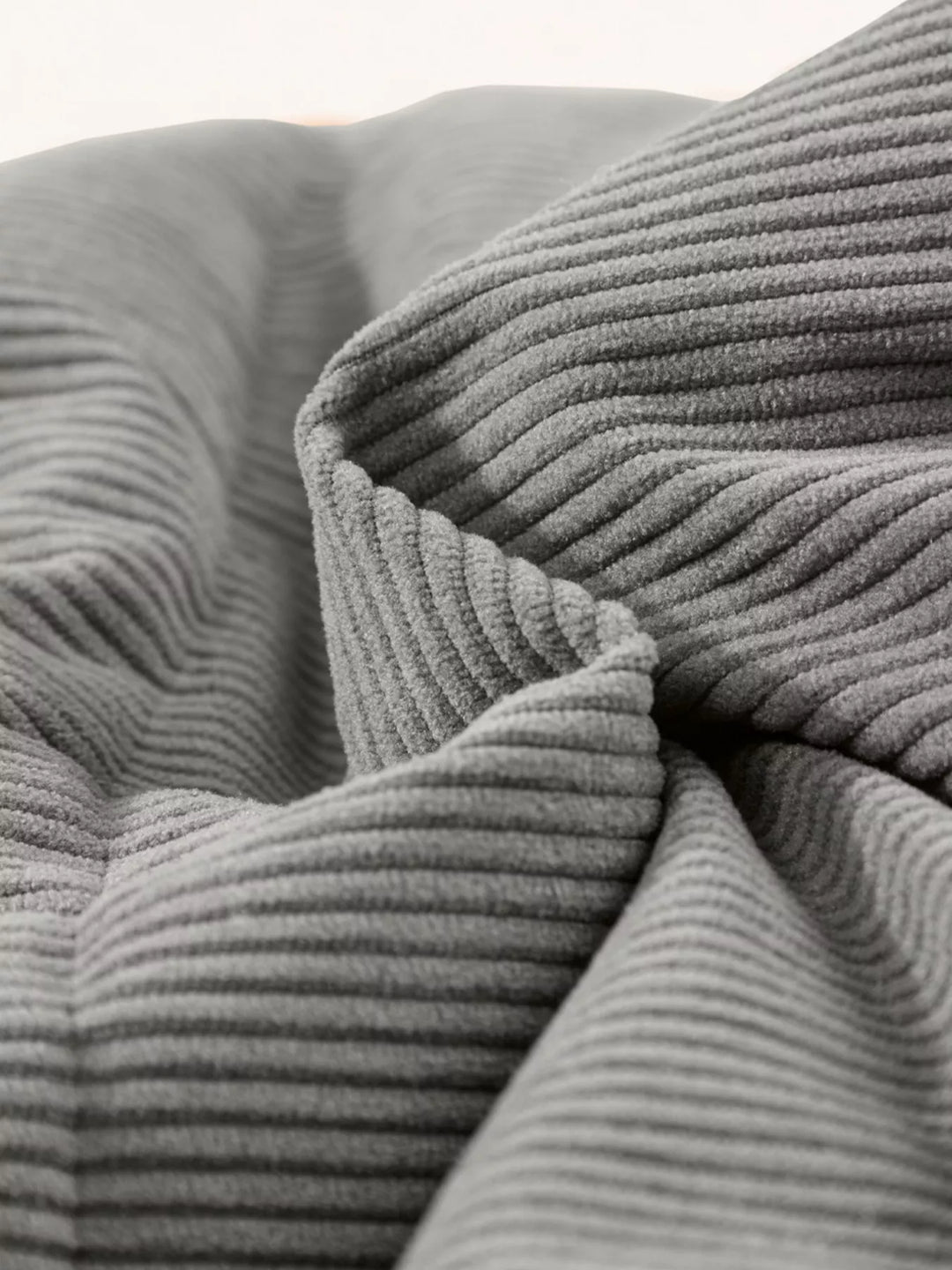 Vatteret damevest i fløjl med opretstående krave, størrelser S til 2XL