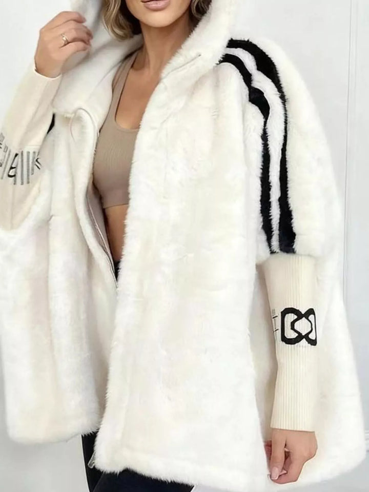 Dámská oversized bunda z umělé kožešiny s kapucí a pruhovaným lemem, velikosti S až 2XL