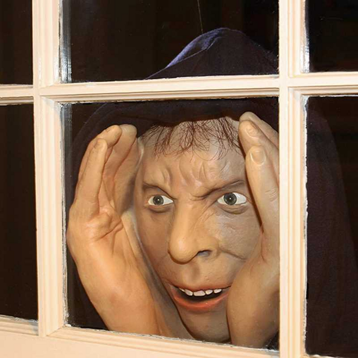 Halloweenin realistinen pelottava lateksinen ikkunasta kurkistava hahmo imukupilla