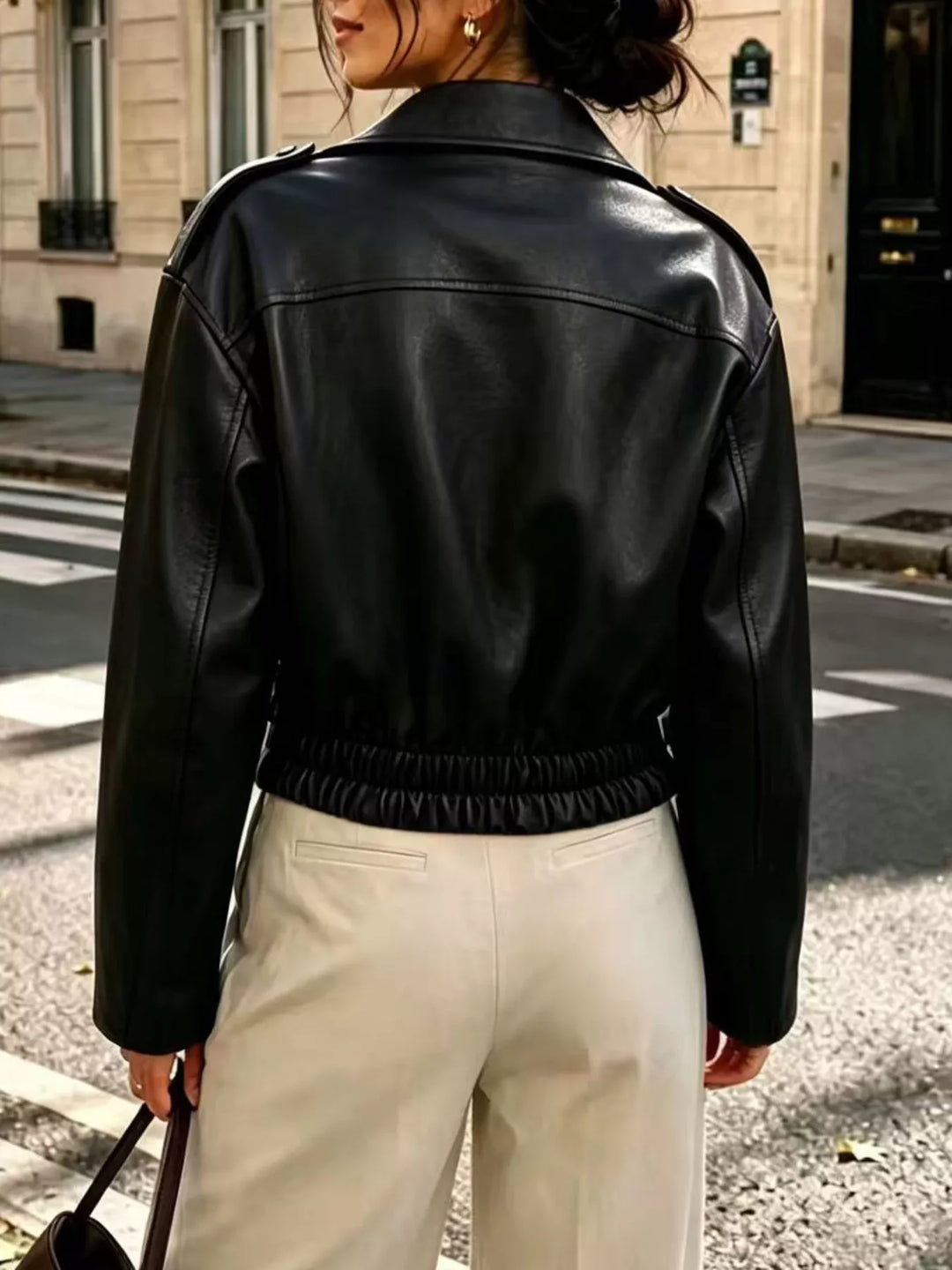 Dámská bunda z umělé kůže s řasenými detaily a zapínáním na zip, velikosti S-XXL