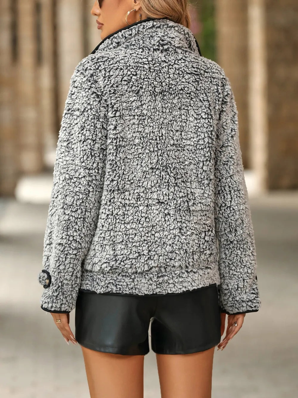 Veste douillette en sherpa pour femme avec boutons et poches, tailles S à XL