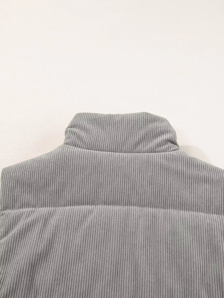 Vatteret damevest i fløjl med opretstående krave, størrelser S til 2XL