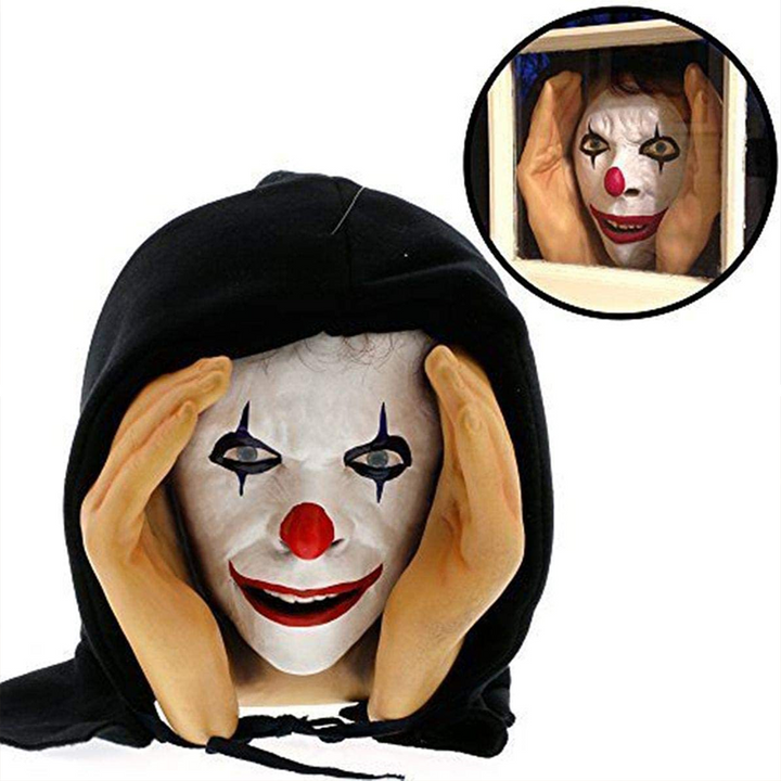 Halloweenin realistinen pelottava lateksinen ikkunasta kurkistava hahmo imukupilla