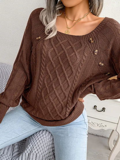Damski luźny sweter z dzianiny w warkocze z guzikami na ramionach