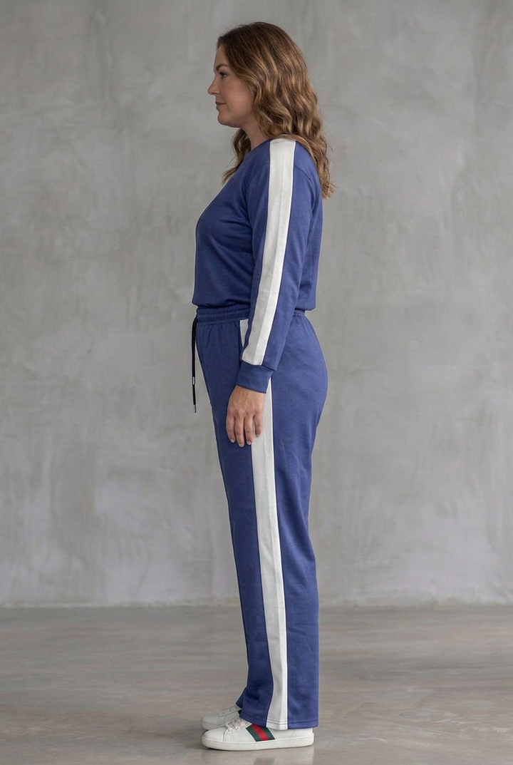 Conjunto feminino com top justo de mangas compridas e calças de perna larga