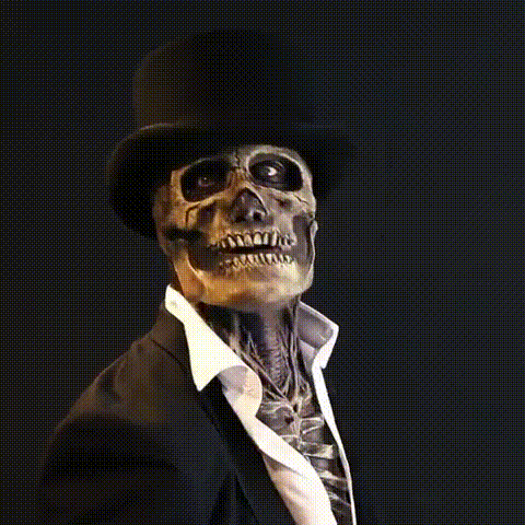 Halloweens realistiska skelettmask med benstruktur och hatt