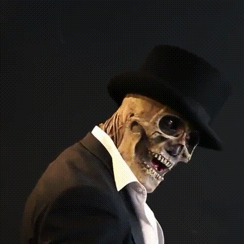 Halloweens realistiska skelettmask med benstruktur och hatt