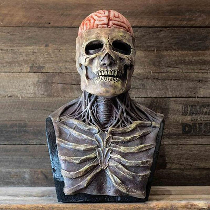 Halloweens realistiska skelettmask med benstruktur och hatt