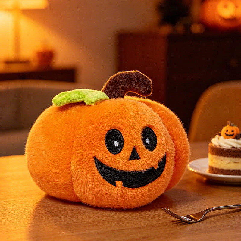 Miękkie pluszowe postacie na Halloween z haftowanymi twarzami i wzorami