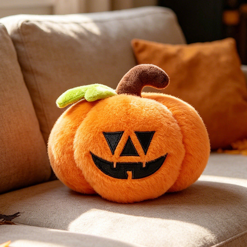 Miękkie pluszowe postacie na Halloween z haftowanymi twarzami i wzorami