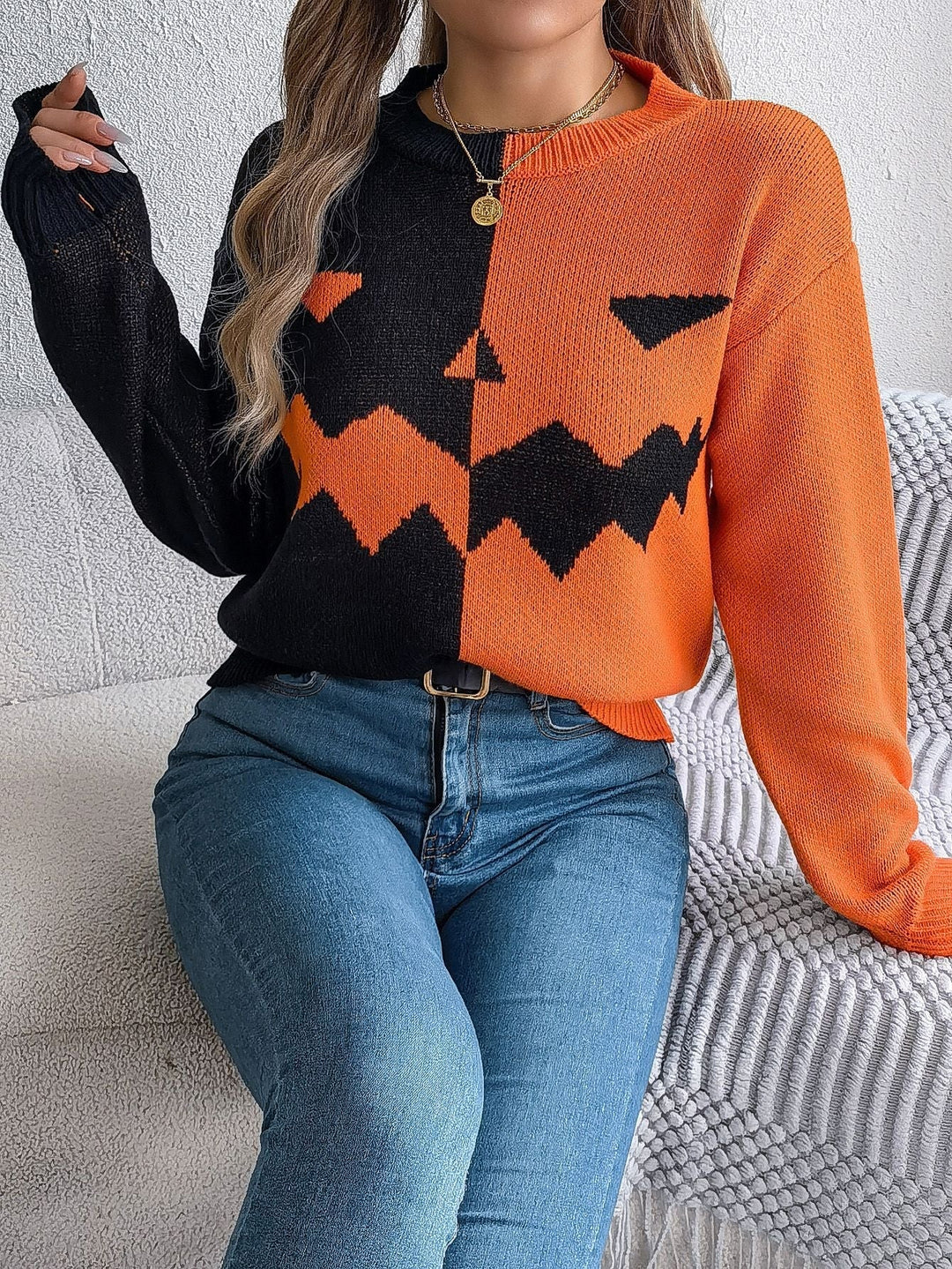 Halloweens striktrøje med græskarlygtedesign og ribkanter