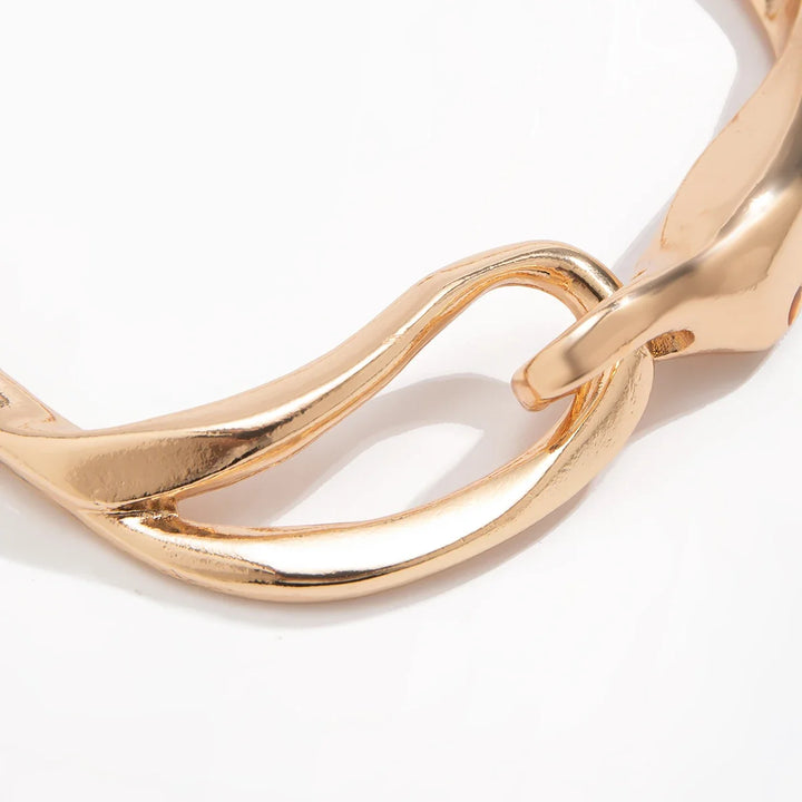 Twisted Chain Necklace for Elegant Style and Versatile Wear