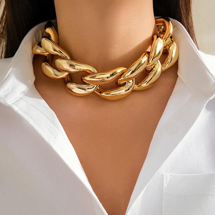 Sculptural Oversized Link Choker Necklace for Stylish Looks