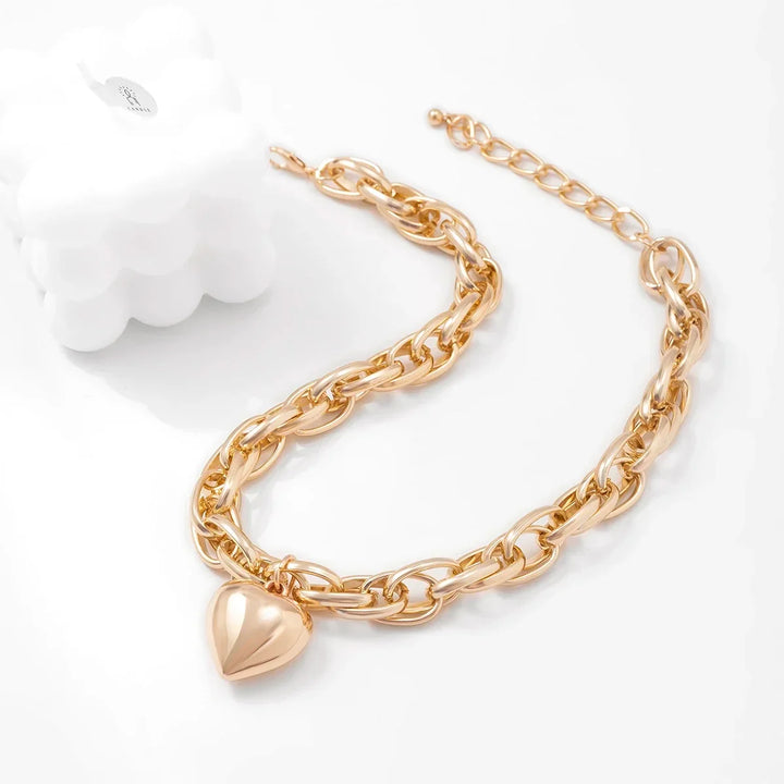 Charming Pendant Necklace for Elegant Style and Versatile Wear