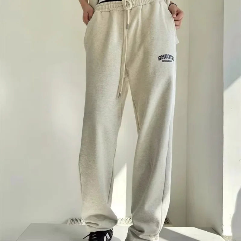 Komfortabel joggedress for menn med oversized genser og joggebukser