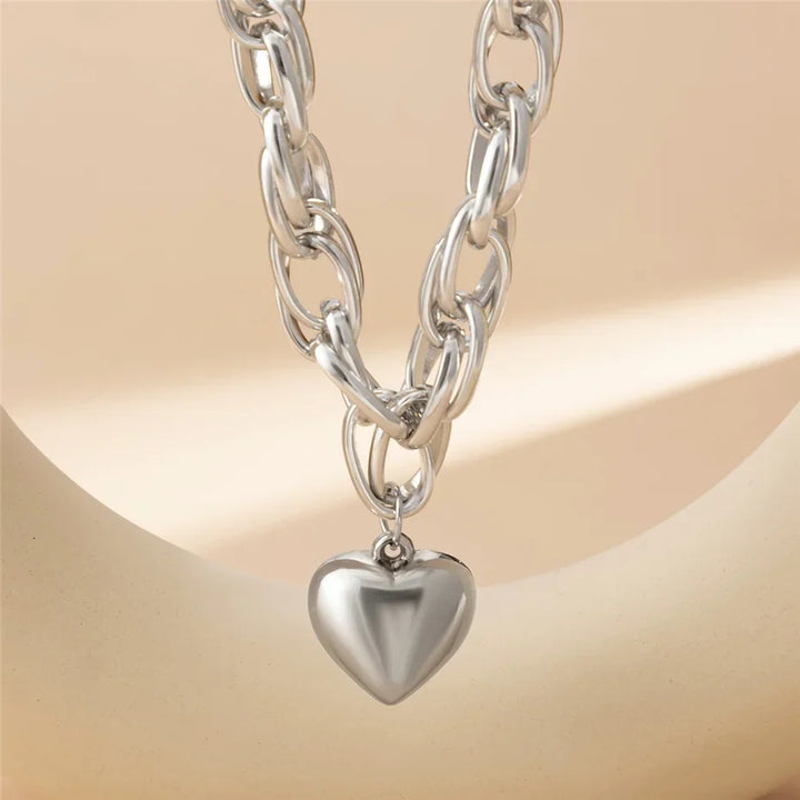 Charming Pendant Necklace for Elegant Style and Versatile Wear