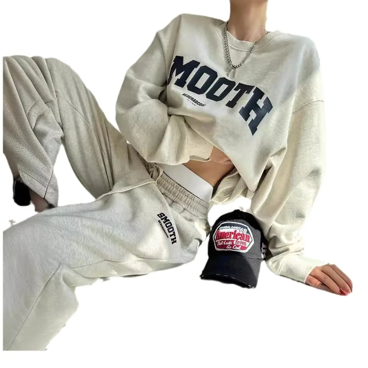 Komfortabel joggedress for menn med oversized genser og joggebukser