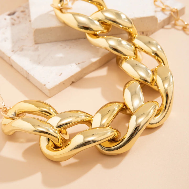 Sculptural Oversized Link Choker Necklace for Stylish Looks
