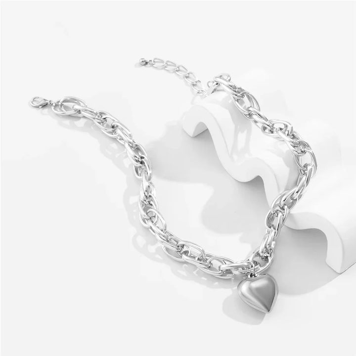 Charming Pendant Necklace for Elegant Style and Versatile Wear