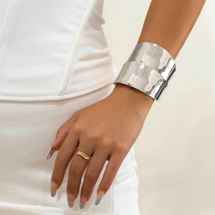 Oversized Sculptural Cuff Bracelet for Unique Fashion Statement