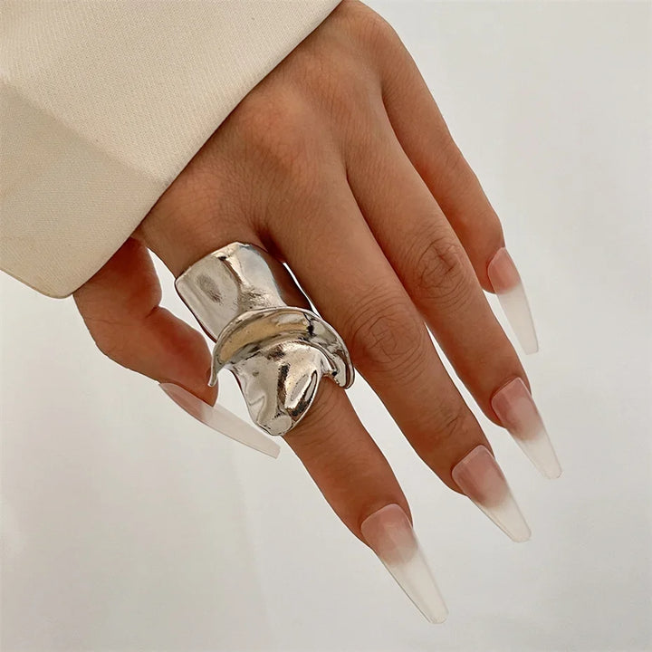 Sculpting Ring for Elegant Style and Fashion Statement