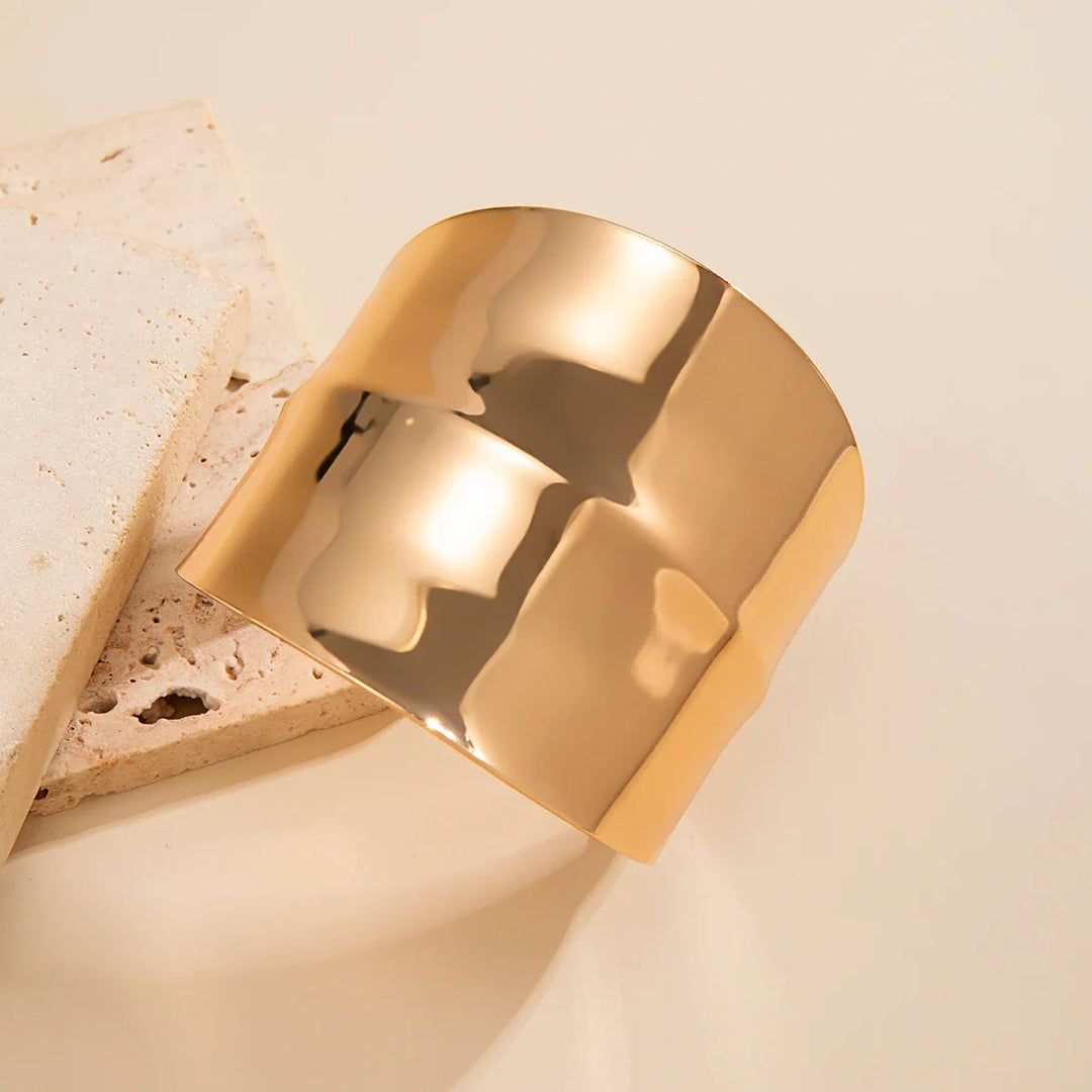 Oversized Sculptural Cuff Bracelet for Unique Fashion Statement
