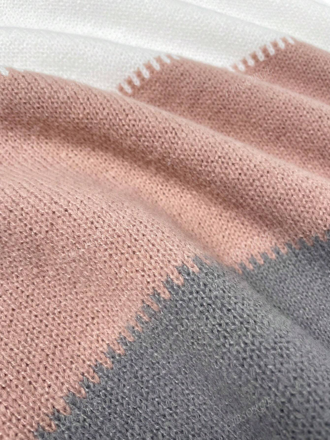 Women's Cozy Relaxed-Fit Sweater for Everyday Warmth and Style