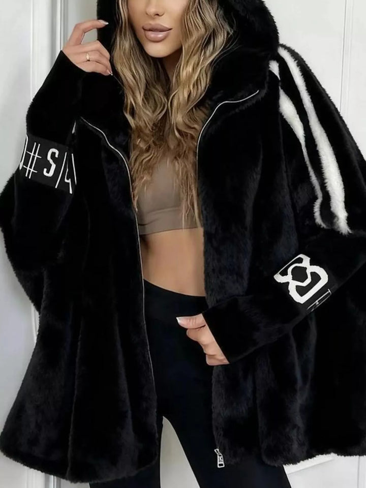 Dámská oversized bunda z umělé kožešiny s kapucí a pruhovaným lemem, velikosti S až 2XL