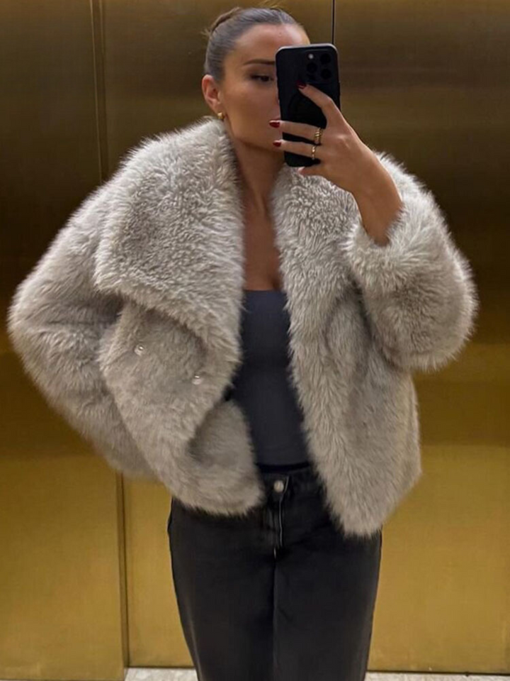 Cappotto elegante da donna avvolgente con revers a lancia