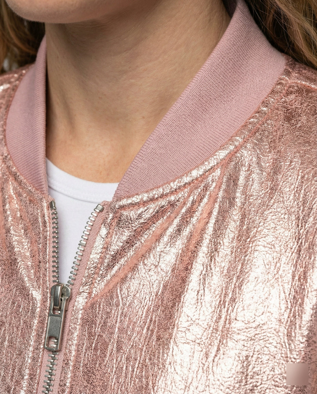 Chaqueta bomber brillante para mujer con cierre de cremallera