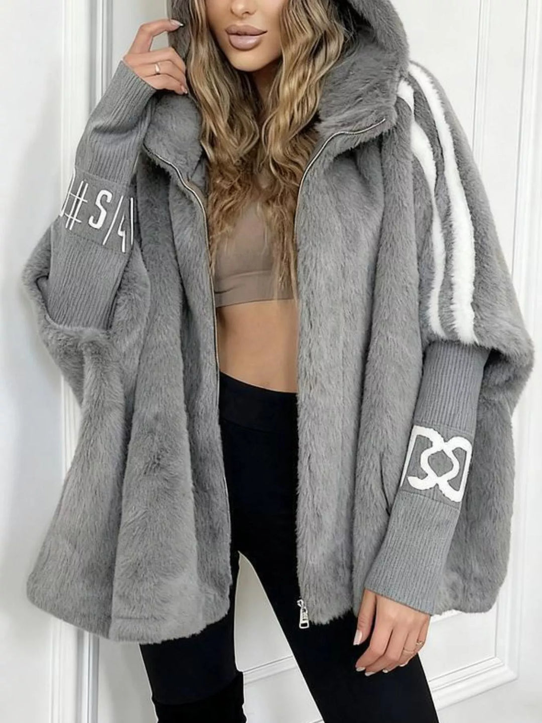 Dámská oversized bunda z umělé kožešiny s kapucí a pruhovaným lemem, velikosti S až 2XL