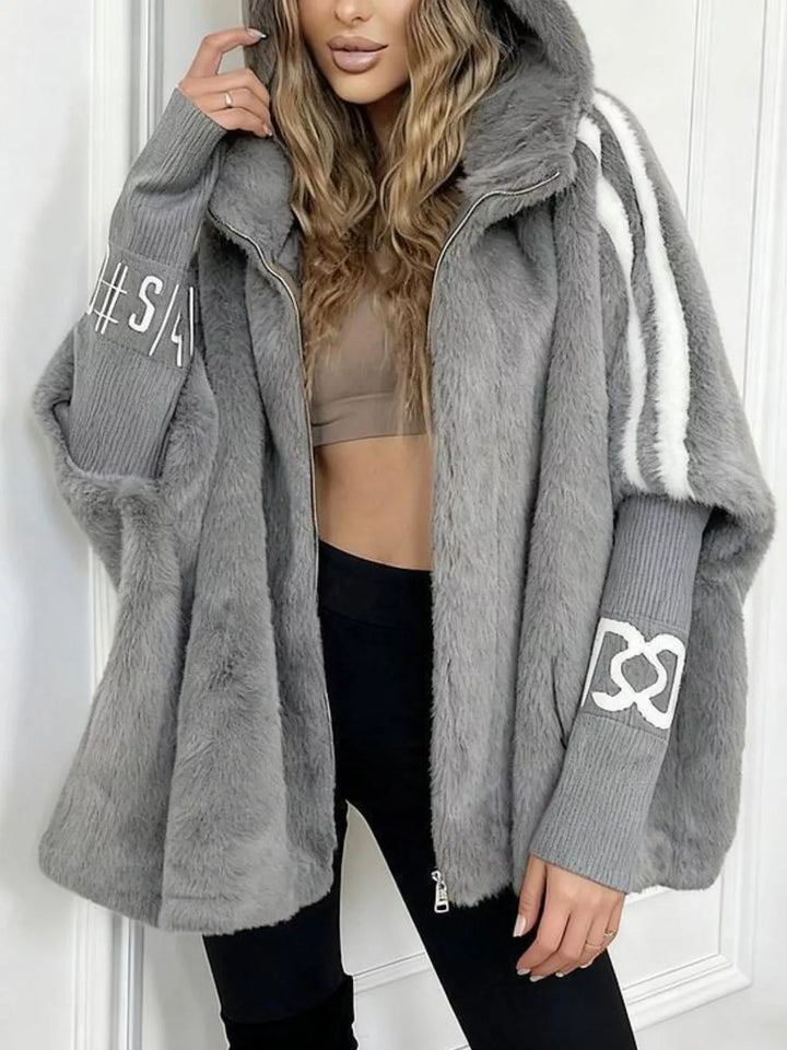 Dámská oversized bunda z umělé kožešiny s kapucí a pruhovaným lemem, velikosti S až 2XL