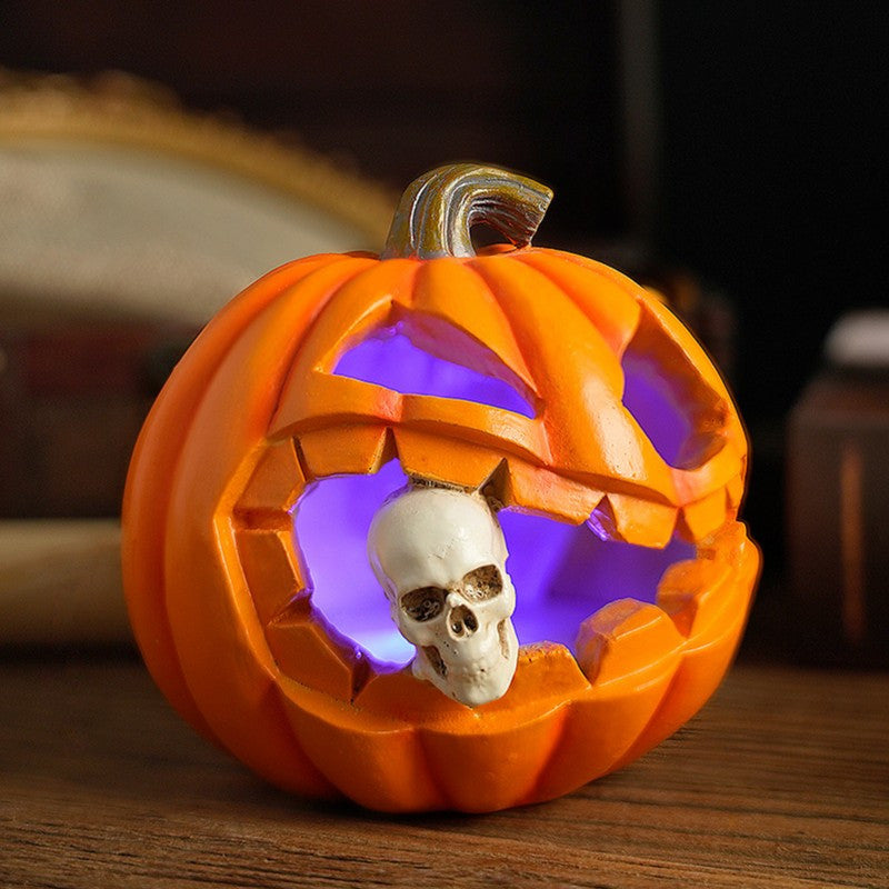 Halloweenin kaiverrettu Jack O'Lantern -koriste pääkallokuvioinnilla, hartsia