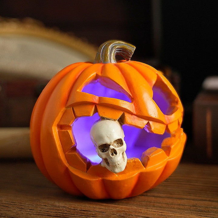 Halloweenin kaiverrettu Jack O'Lantern -koriste pääkallokuvioinnilla, hartsia