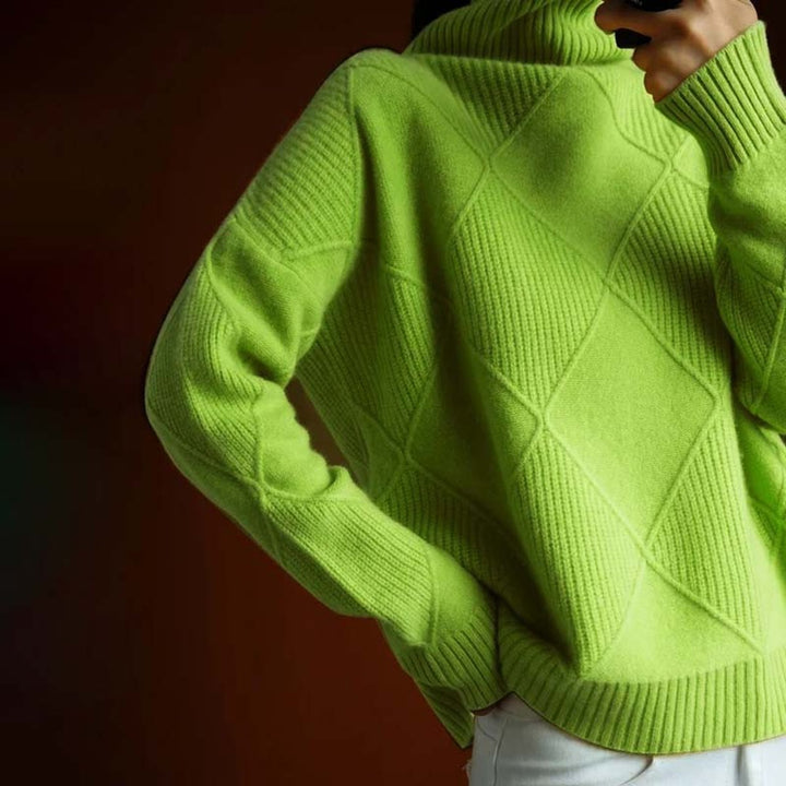 Women's Turtleneck Pullover with Check Pattern and Relaxed Fit