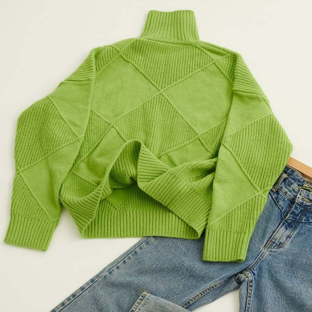 Women's Turtleneck Pullover with Check Pattern and Relaxed Fit
