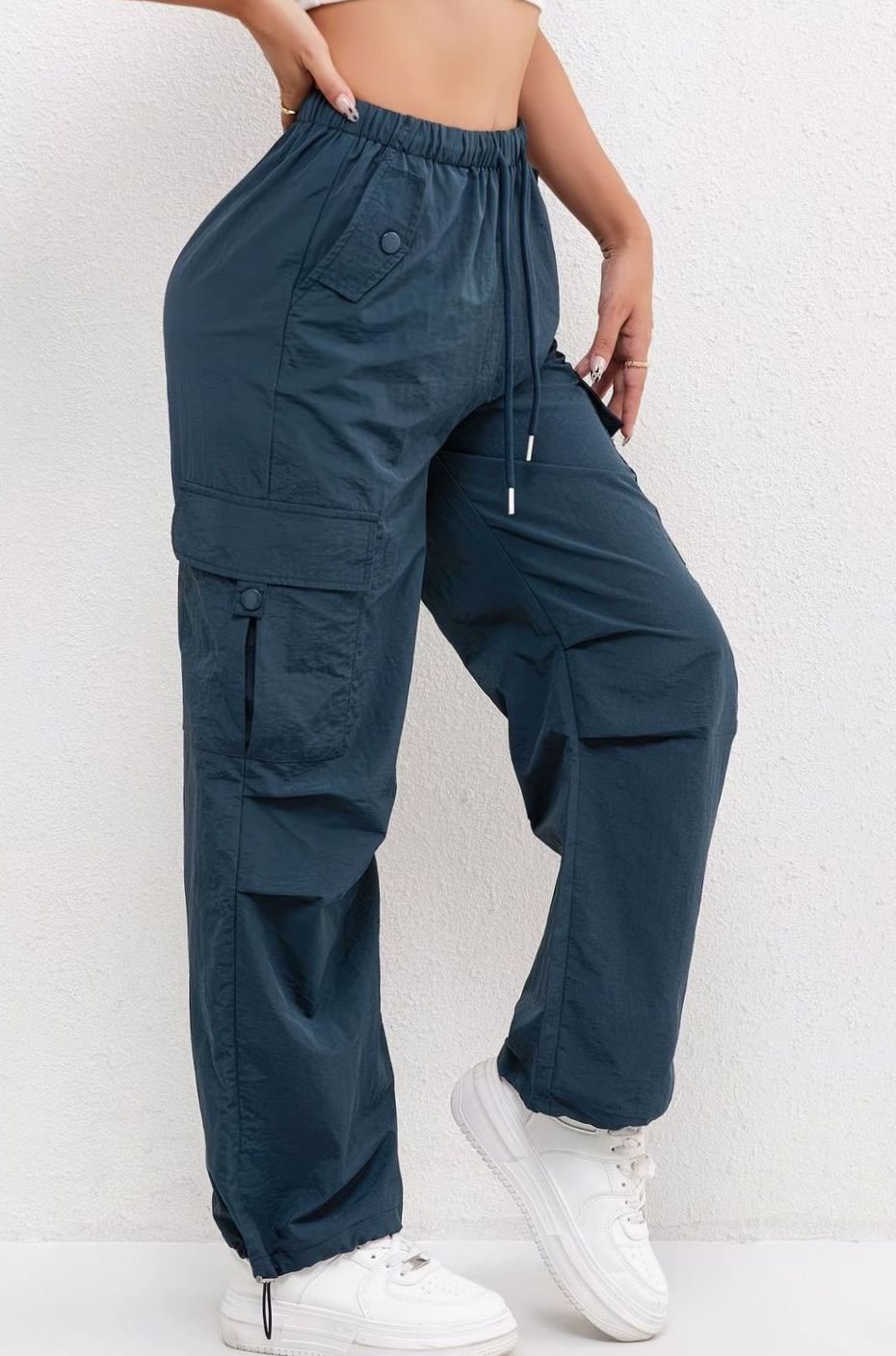 Women's Loose-Fitting Cargo Pants with Drawstring and Pockets