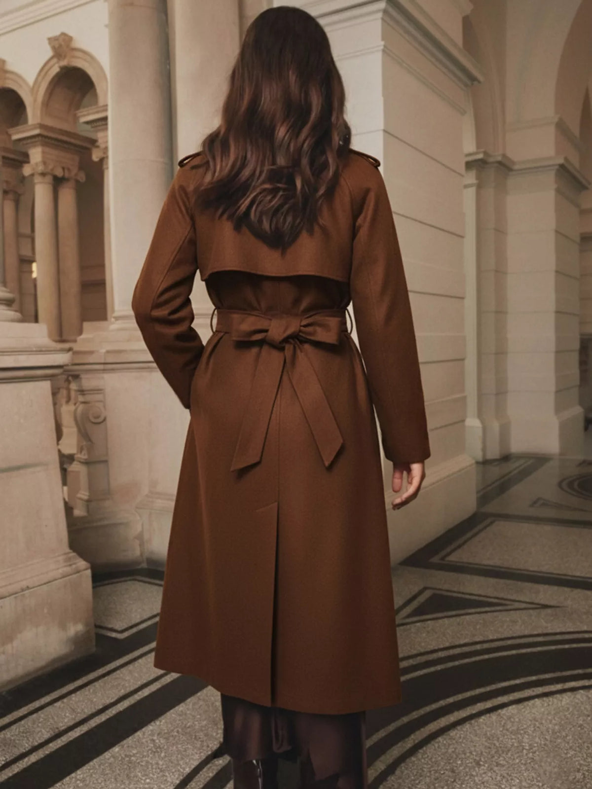 Abrigo de invierno hasta el tobillo con cinturón y cuello con solapas para mujer (marrón)
