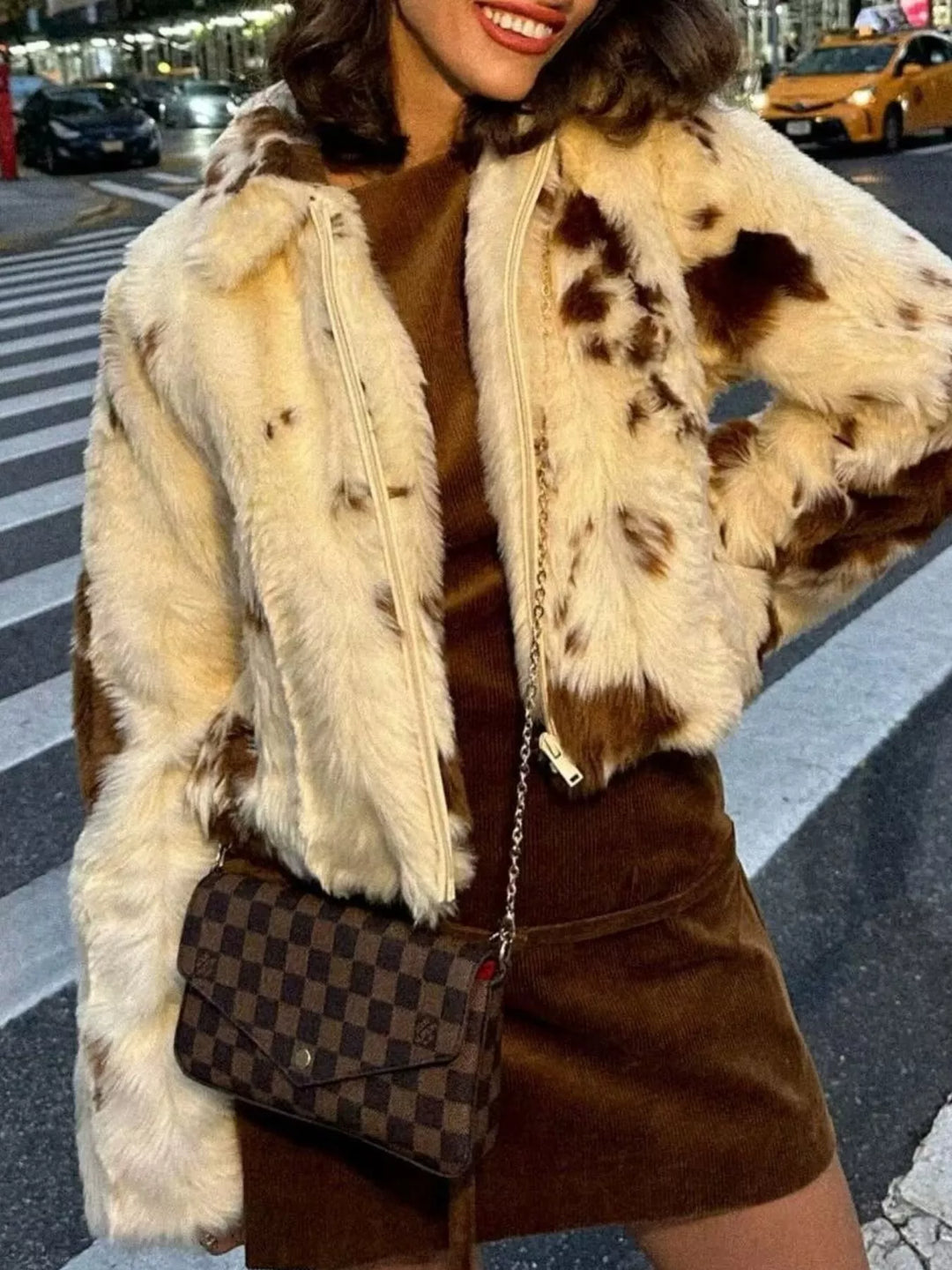 Kort jacka i fuskpäls för dam med dragkedja, beige