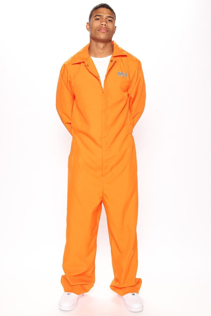 Halloweens orange fångkostym i jumpsuitmodell med tryck på bröstet
