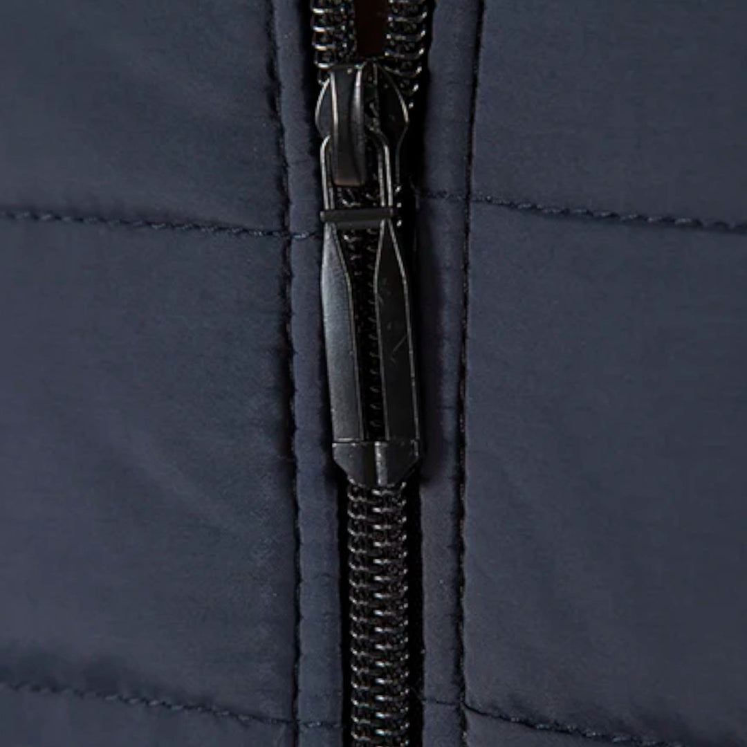 Abrigo largo moderno drapeado de cuello alto para hombre