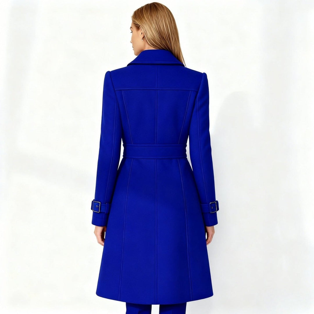 Minimalistisk trenchcoat med skårat slag och utsvängd passform för kvinnor