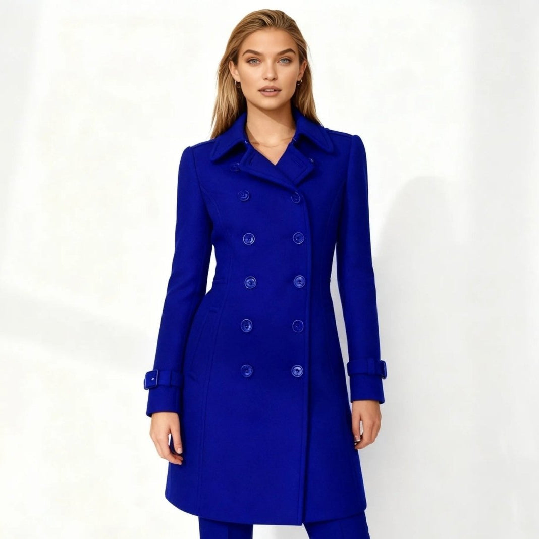 Minimalistisk trenchcoat med skårat slag och utsvängd passform för kvinnor