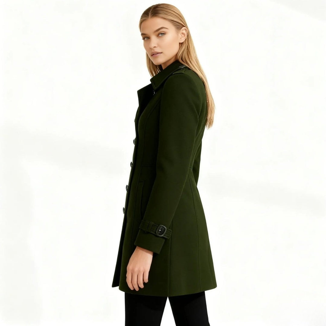 Minimalistisk trenchcoat med skårat slag och utsvängd passform för kvinnor