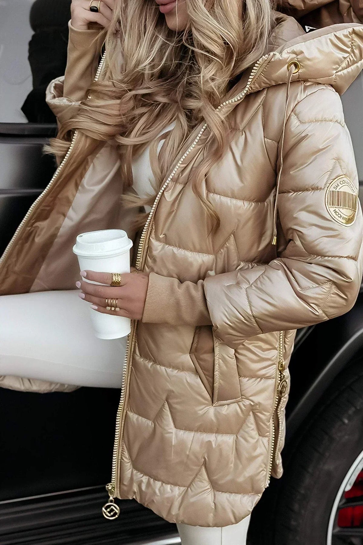 Chaqueta acolchada moderna atemporal con capucha para mujer - abrigo para otoño e invierno