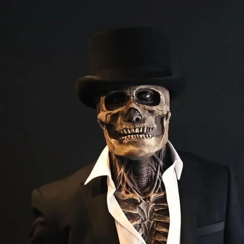 Halloweenin luurankoasu lateksinaamariin ja selkärankahaalariin